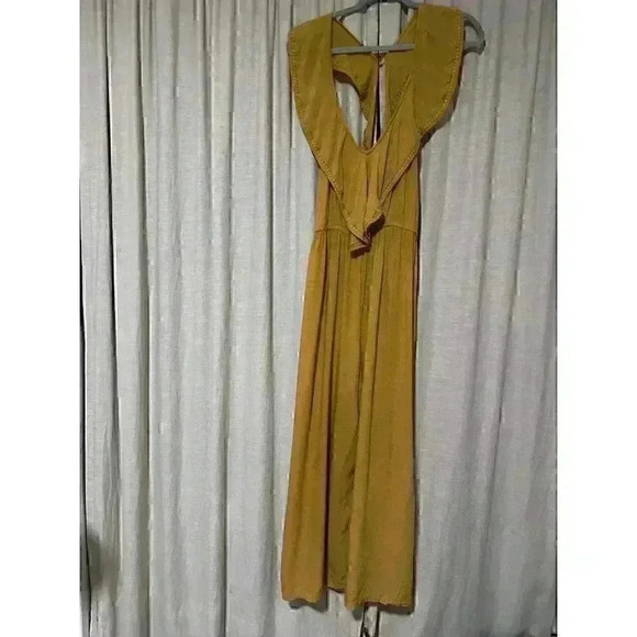 Women’s mustard yellow jumpsuit Size medium Frayed collar & button back Summer - Picture 1 of 10